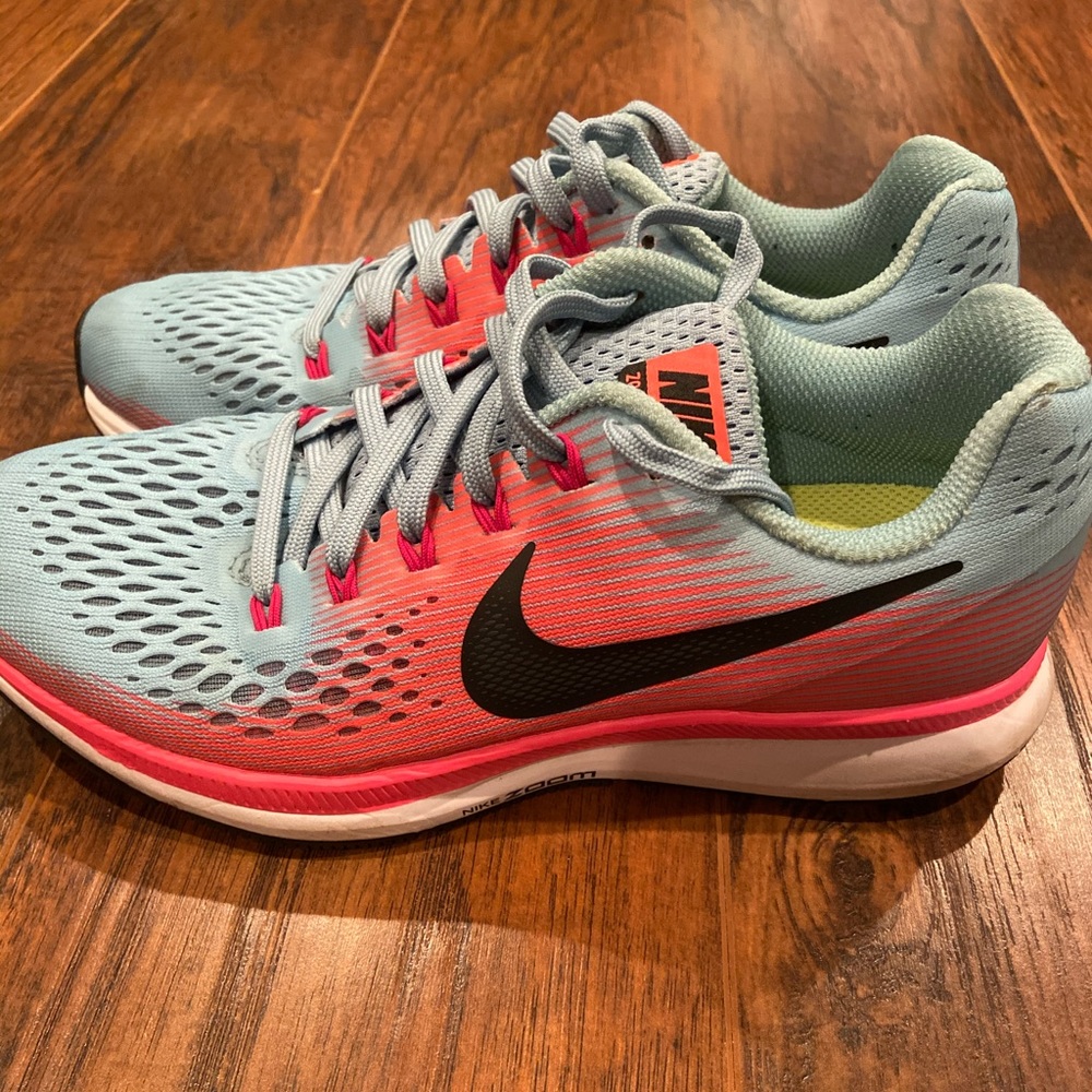 Women’s nike tennis shoes